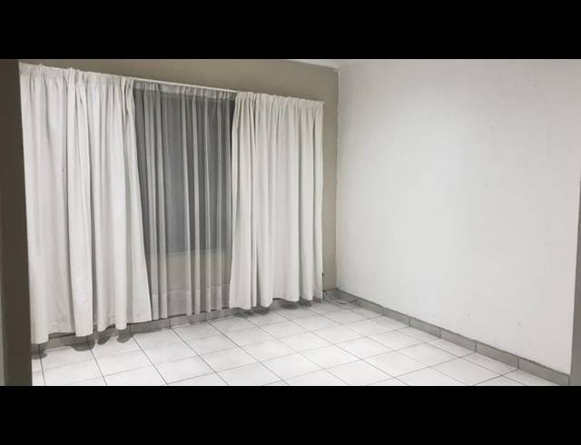 4 BEDROOM HOUSE FOR SALE IN DALPARK EXT 1